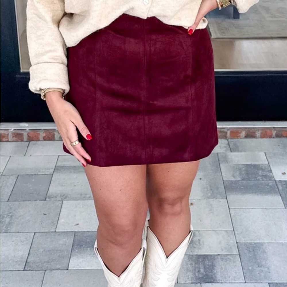 Elegant Burgundy Suede Mini Skirt‎